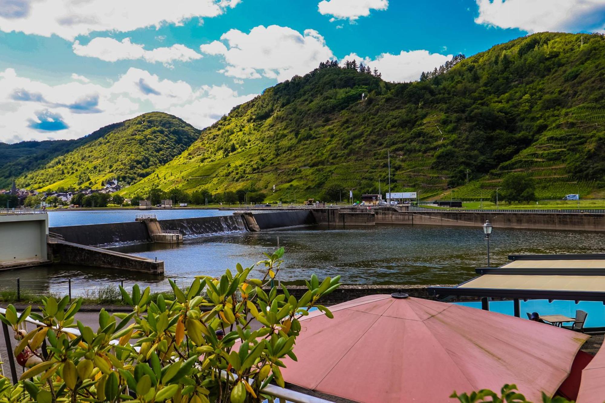 Exklusive Moselidylle: Fewo Mit Traumhaftem Staustufenblick, Netflix, Terrasse Neef Exteriör bild