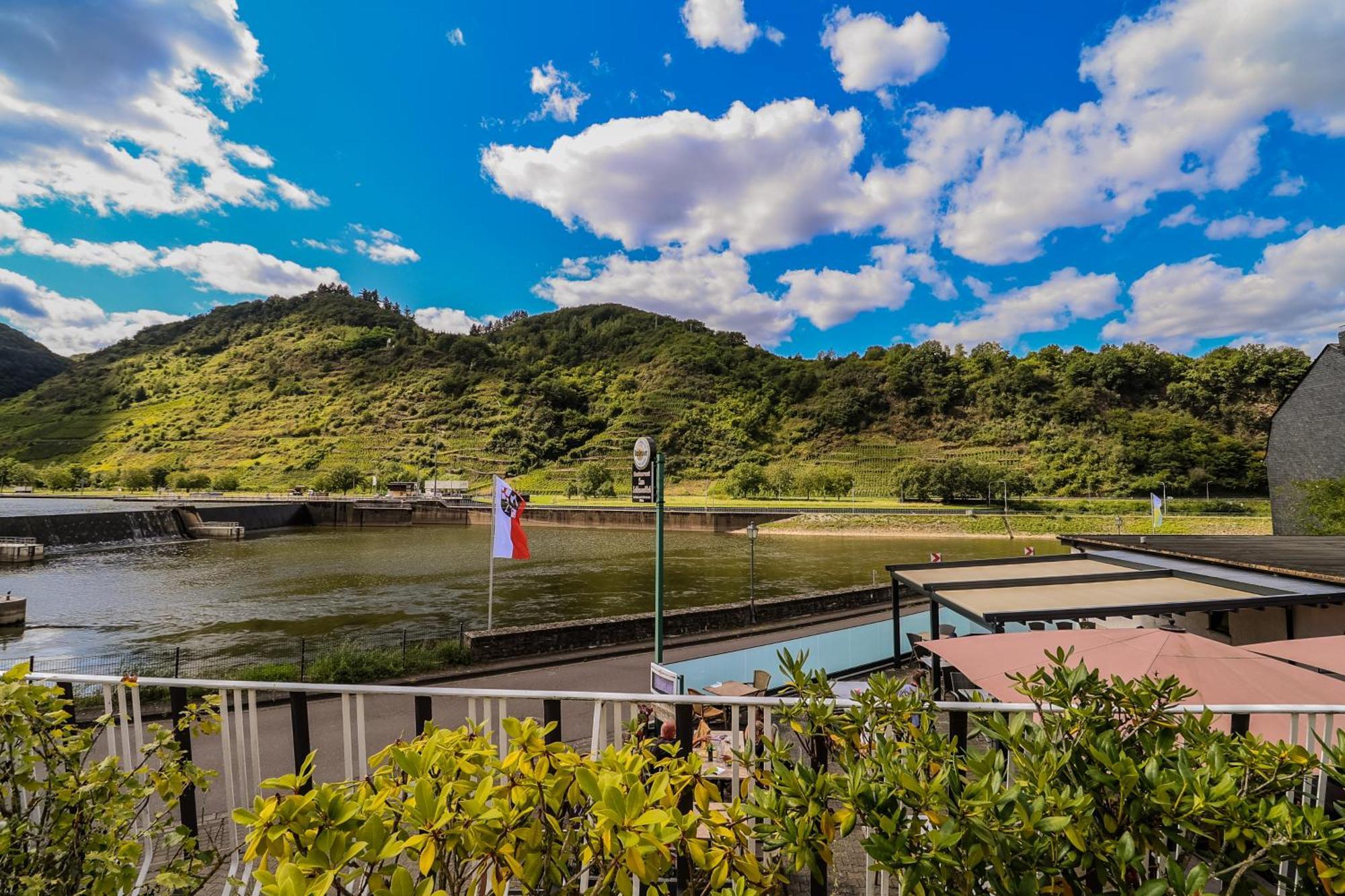 Exklusive Moselidylle: Fewo Mit Traumhaftem Staustufenblick, Netflix, Terrasse Neef Exteriör bild